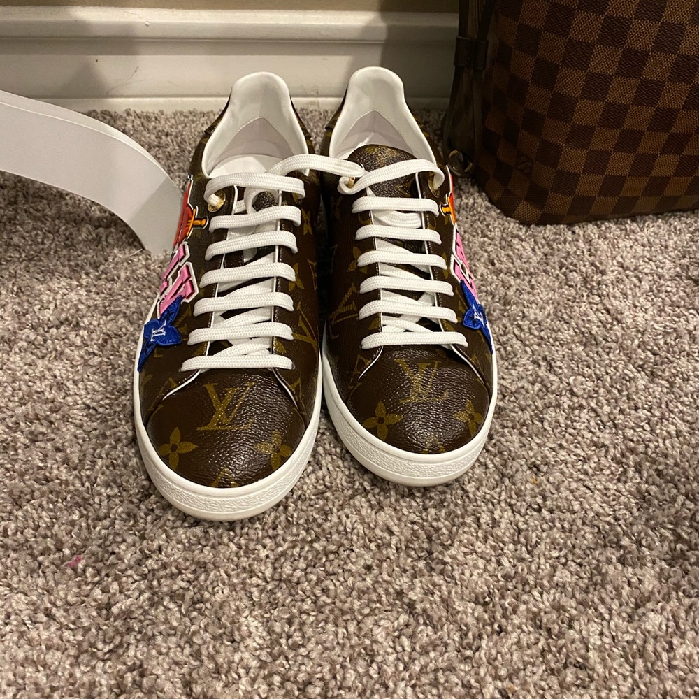 LV. Sneakers ❤️⚜️ authentic❤️❤️